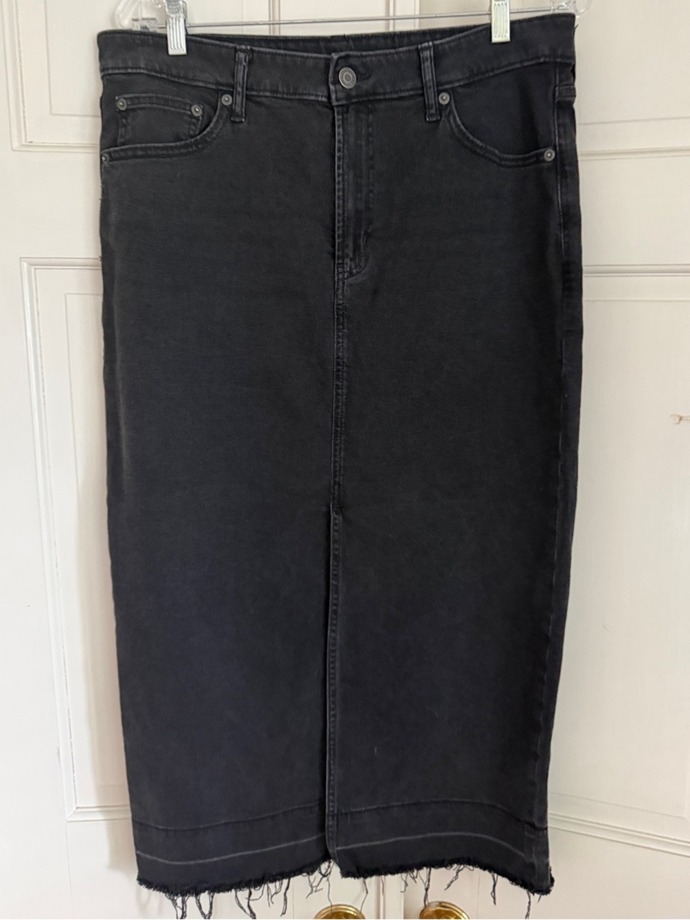 GAP Black Denim Midi Skirt with Center Slit and Frayed Hem Stretch Size 31/12